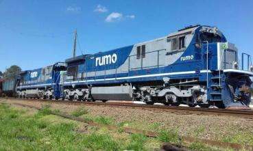 Trem da Rumo ferrovia