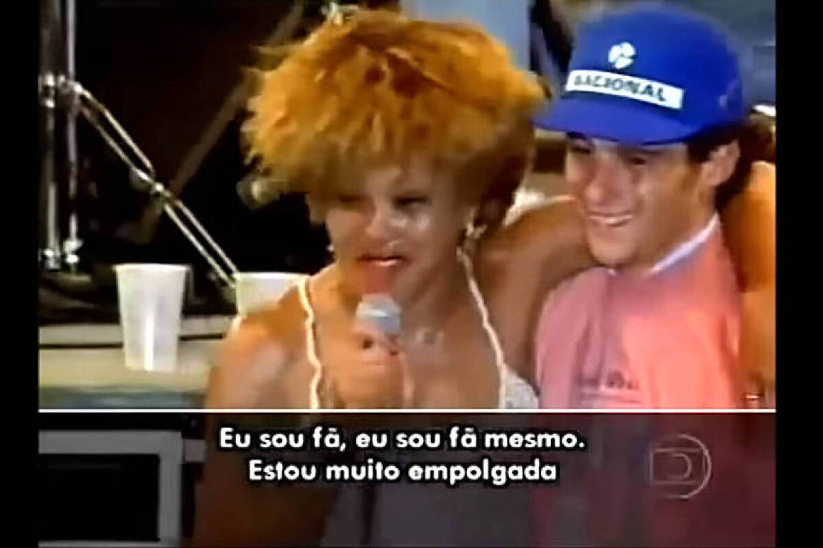 Fã de Ayrton Senna, Tina Turner tietou o piloto em show, levando-o para
