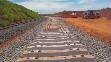 Primeiros quil&ocirc;metros de trilhos da ferrovia estadual de Mato Grosso s&atilde;o conclu&iacute;dos pela concession&aacute;ria Rumo