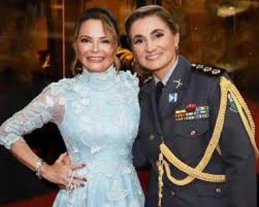 Virg&iacute;nia e coronel