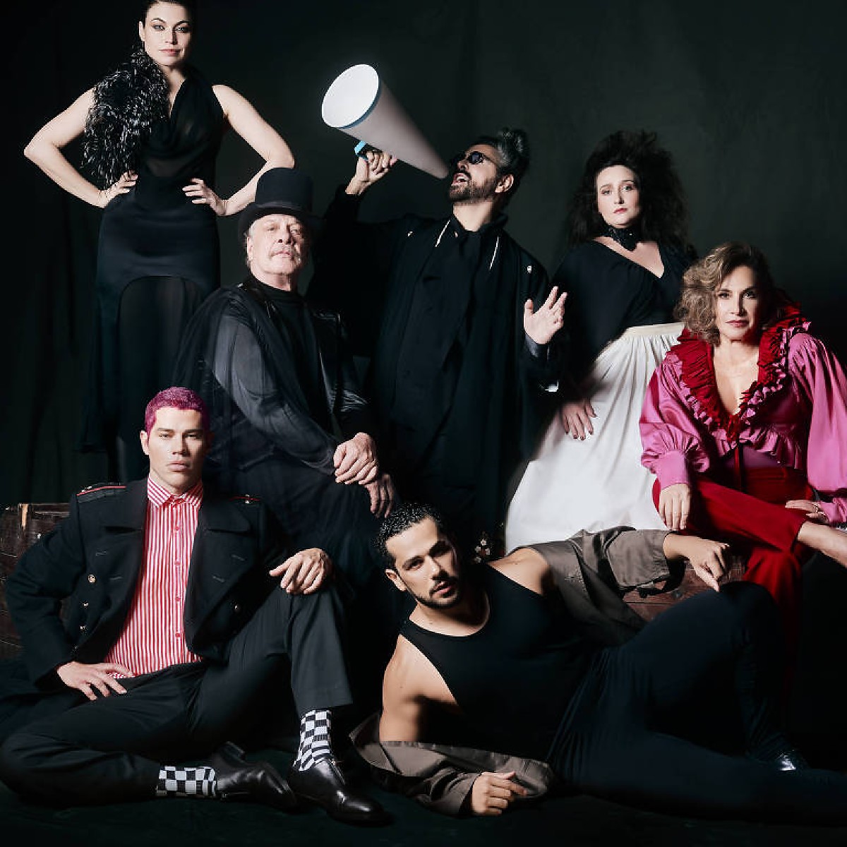 José Loreto e elenco de 'Ópera do Malandro' posam para revista
