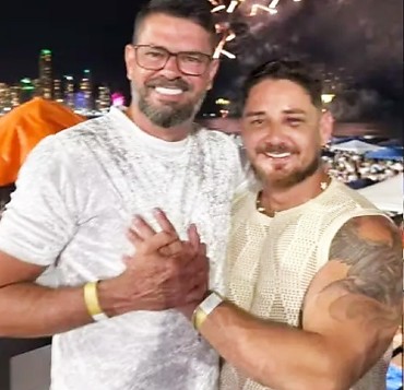 Casal gay - rev&ecirc;