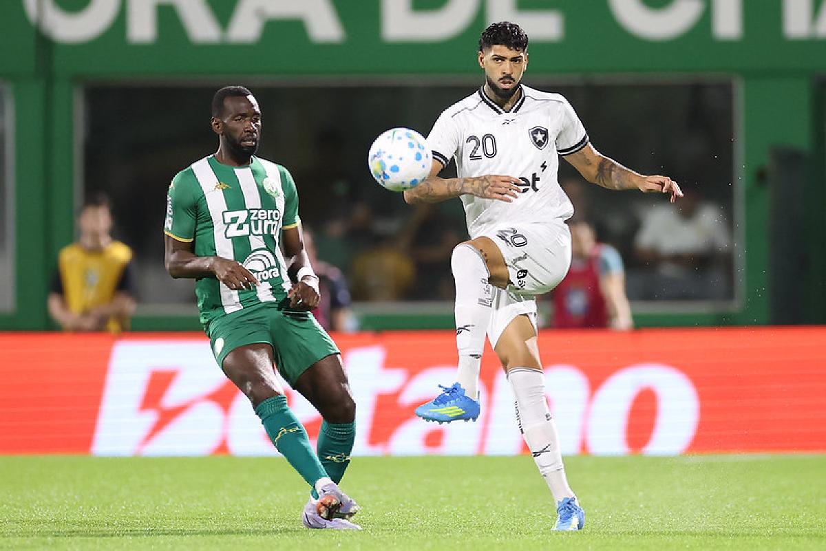 Botafogo faz três gols no início e goleia a Chapecoense na Arena Condá ...