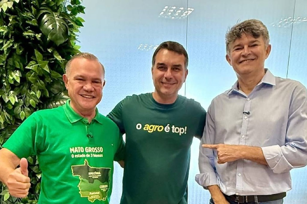 Flávio Bolsonaro promete Ferrogrão, crédito mais barato e anistia em  discurso a produtores em Mato Grosso | Diario de Cuiabá
