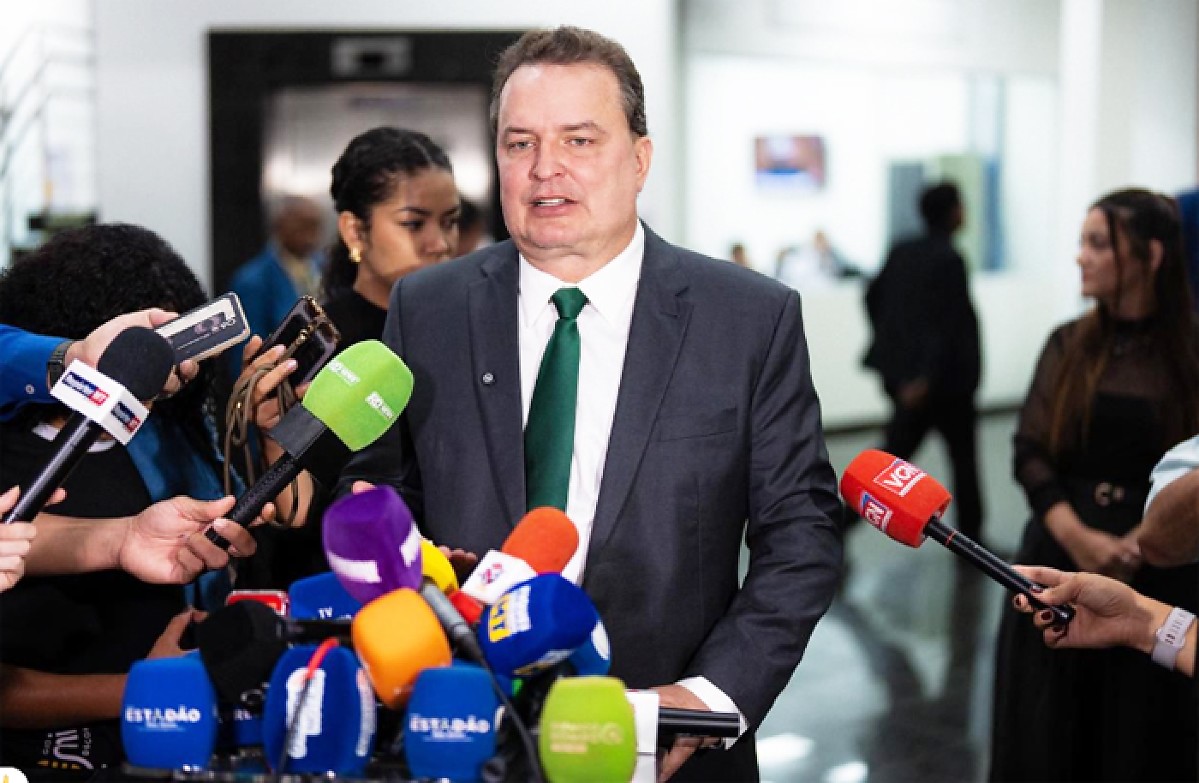 Sem espaço na chapa governista, Podemos avalia candidatura própria