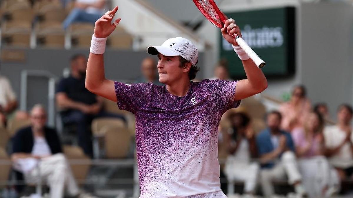 João Fonseca vai enfrentar o norueguês Casper Ruud nas oitavas de final em Roland Garros