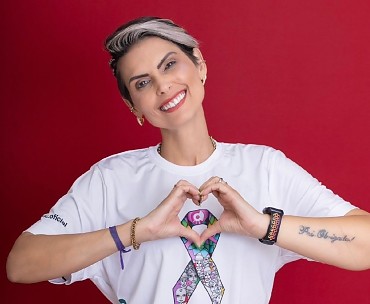 Fundadora e presidente da Associação de Apoio aos Pacientes Oncológicos de Cuiabá (AAPOC), Janaína Santana