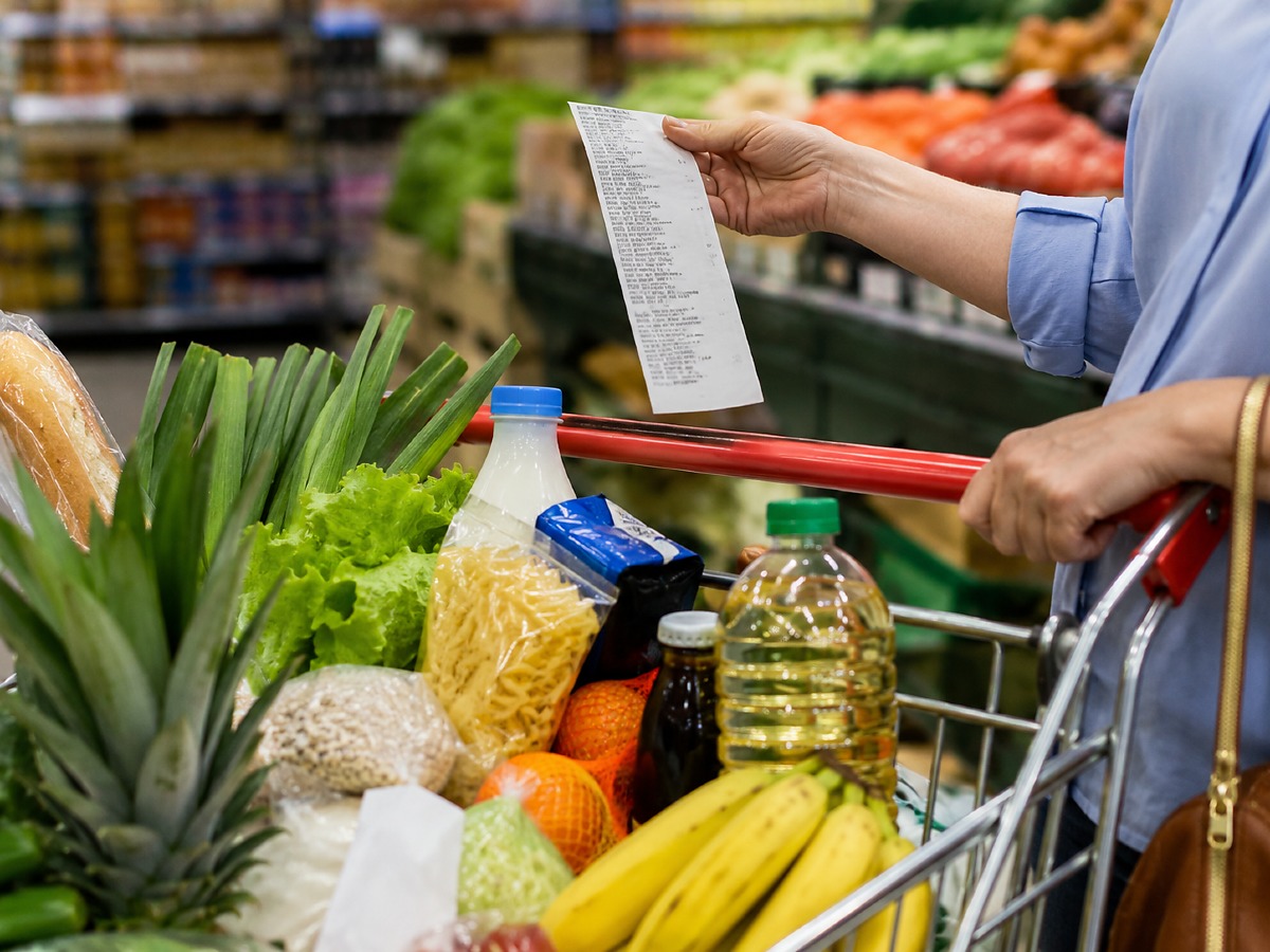Cesta básica sobe 16% em um ano e chega a R$ 902 em Cuiabá