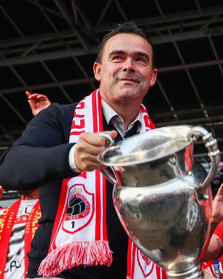 Overmars se despede do futebol por problemas de saúde: 'Energia