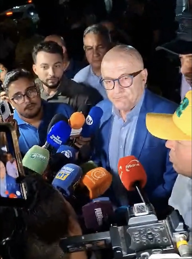 Pivetta inaugura comitê de Flávio Bolsonaro em Cuiabá