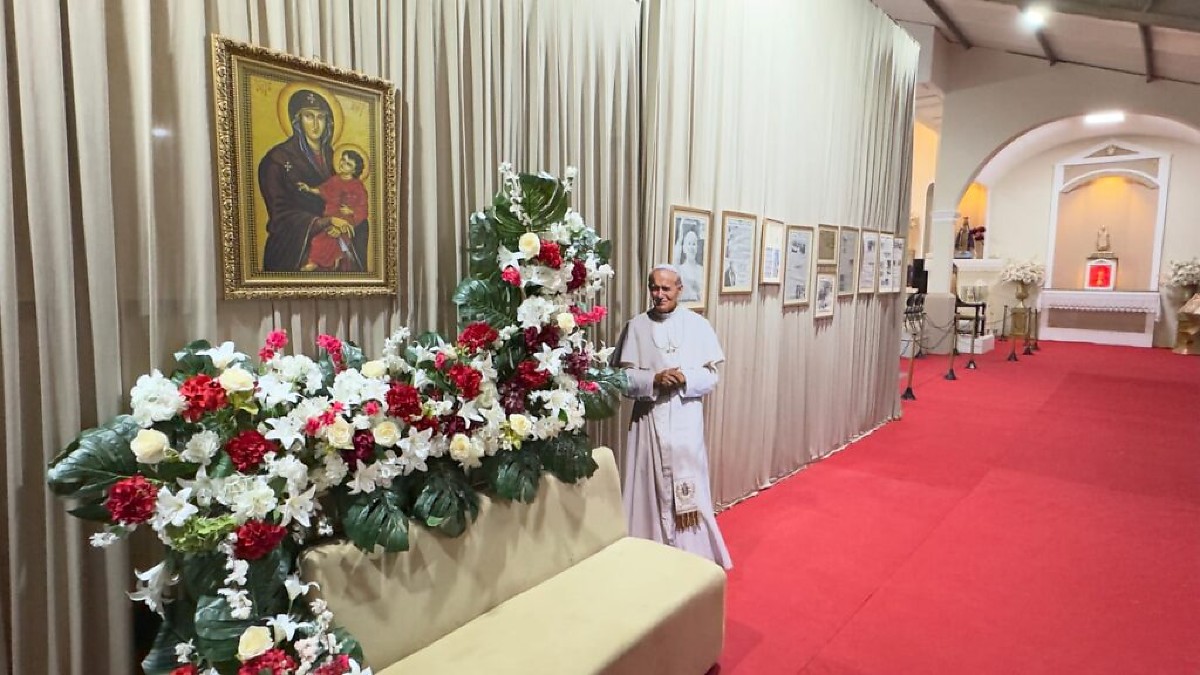Santuário em Cuiabá expõe objetos usados pelo papa João Paulo II