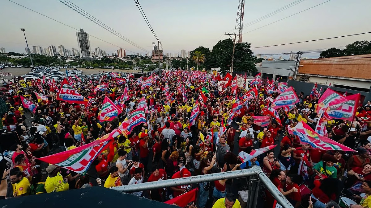 Apoiadores de Lula realizam ato de mobilização em Cuiabá