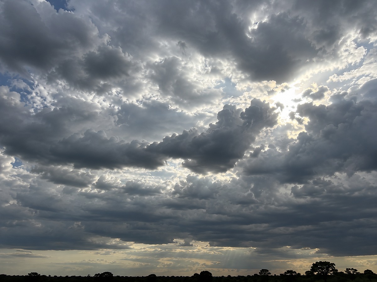 Cuiabá e Mato Grosso terão calor e chuvas irregulares nesta terça-feira